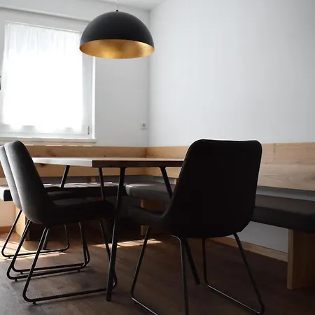 Hofer Apartment *